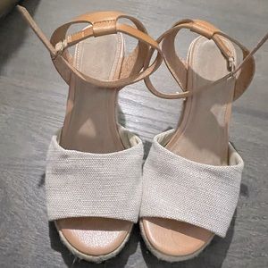 Beachy wedges size 8 - faux leather natural woven